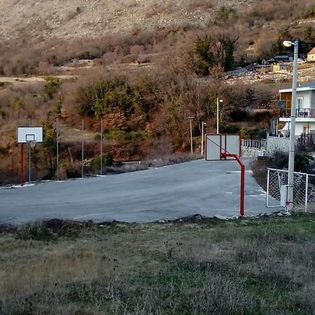 Vujas Village Pleasure Kotor Ngoại thất bức ảnh