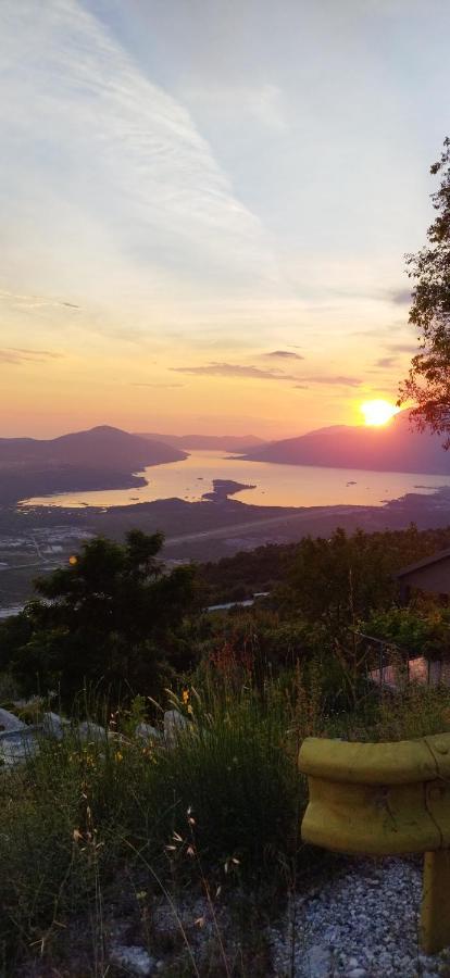 Vujas Village Pleasure Kotor Ngoại thất bức ảnh