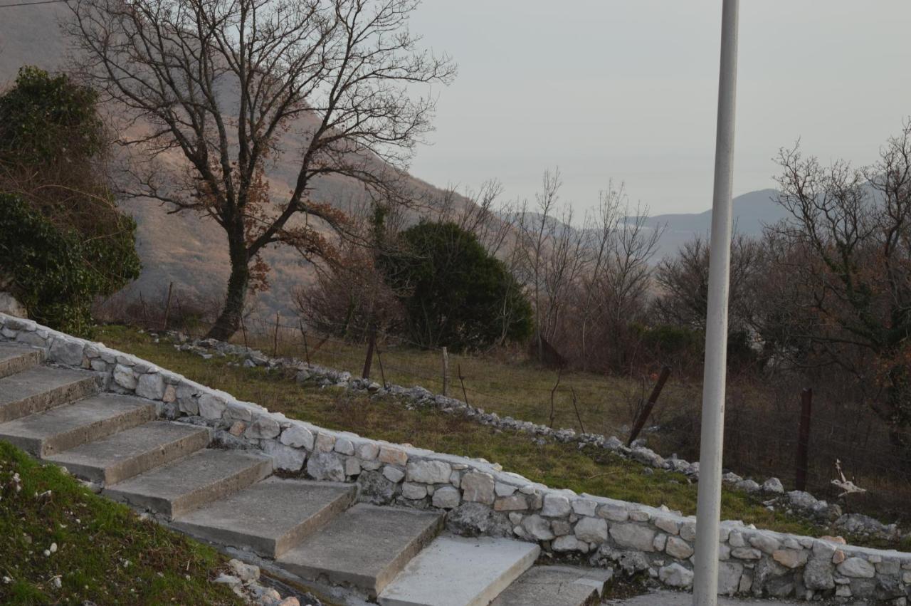 Vujas Village Pleasure Kotor Ngoại thất bức ảnh