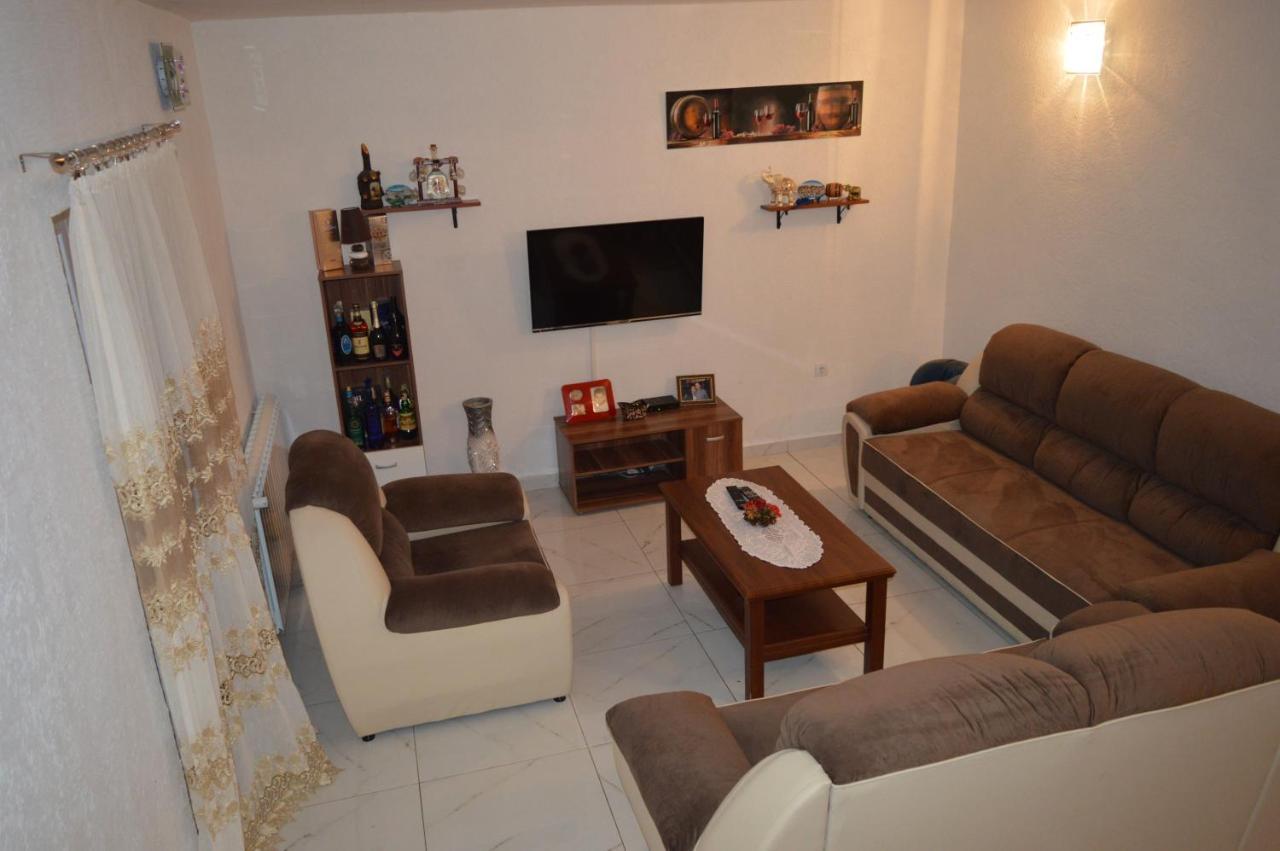 Vujas Village Pleasure Kotor Ngoại thất bức ảnh